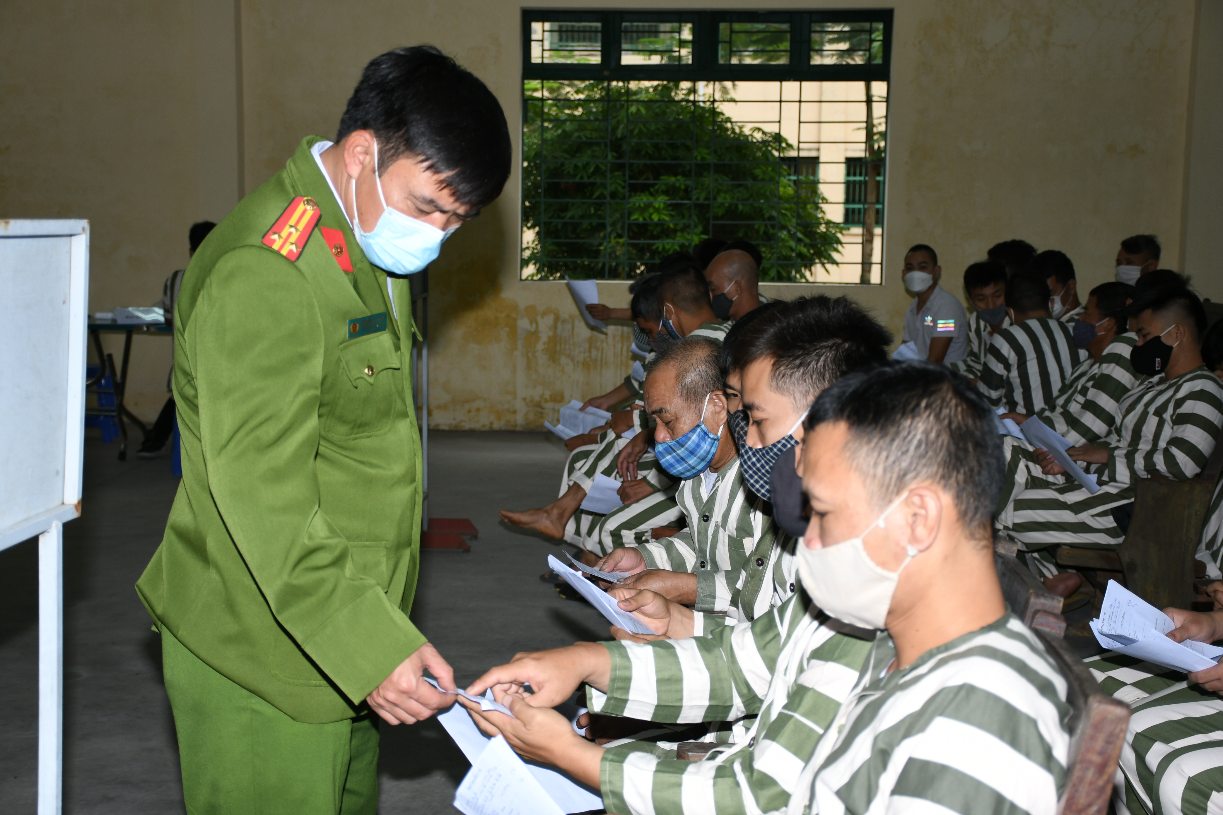 Dự thảo Nghị quyết thí điểm mô hình tổ chức lao động, hướng nghiệp dạy nghề cho phạm nhân ngoài trại giam